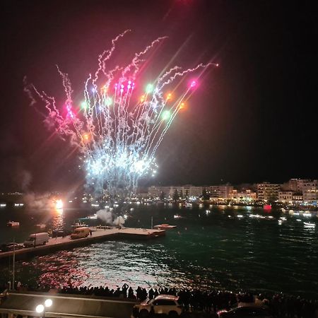 Debbie'S Διαμέρισμα Δίπλα Στο Νερό ! Chalkida Luaran gambar